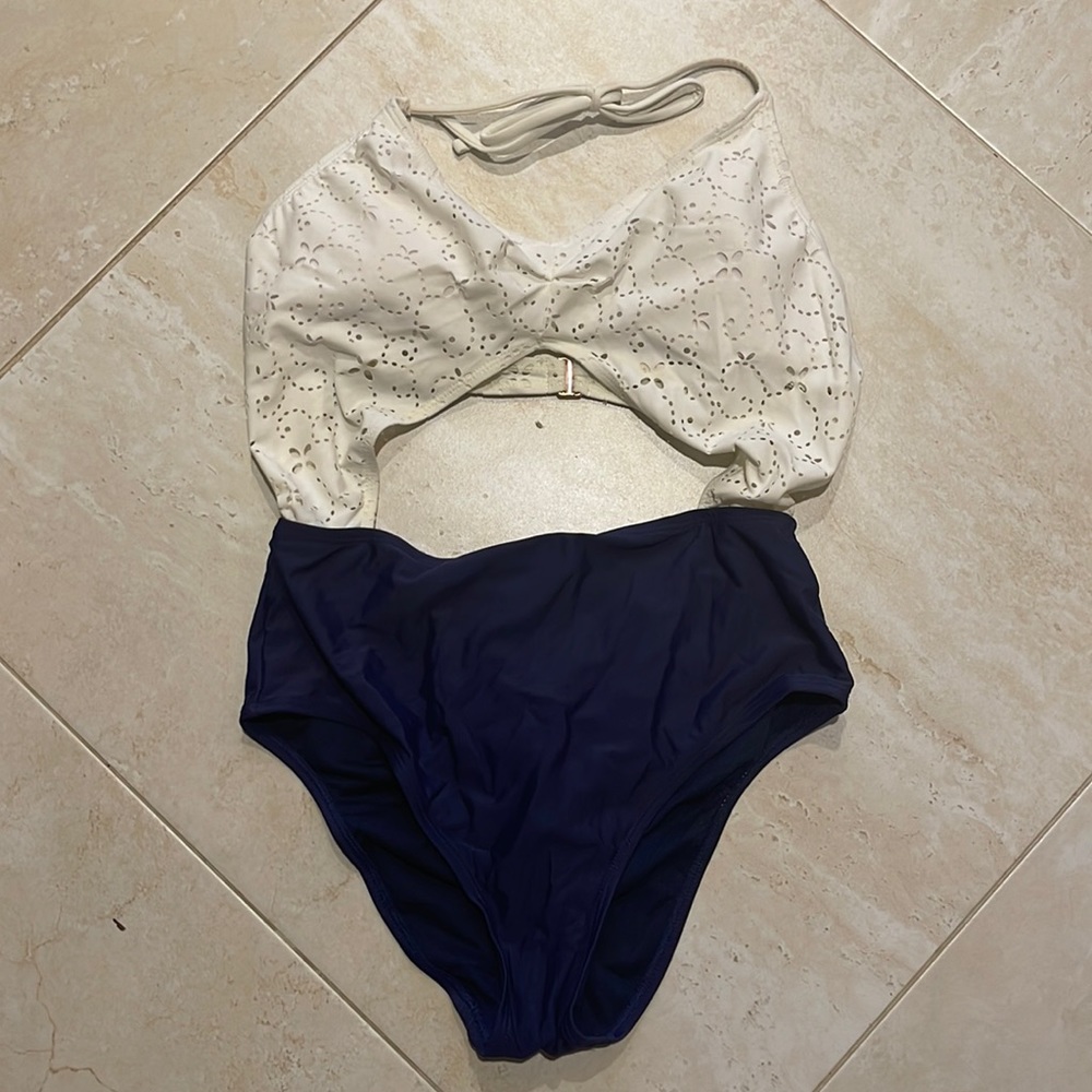 Design Lab White & Navy One-Piece Swim Suit - size M